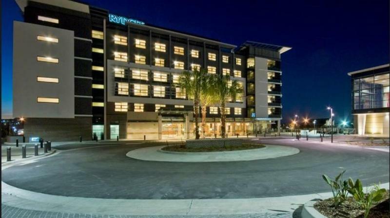 מלון Rydges קמפבלטאון מראה חיצוני תמונה